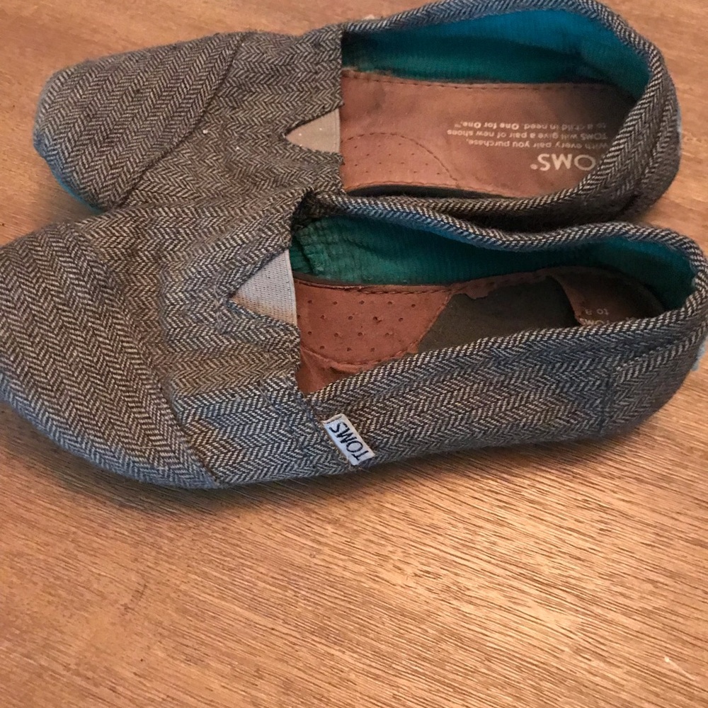 Grey and Teal TOMS